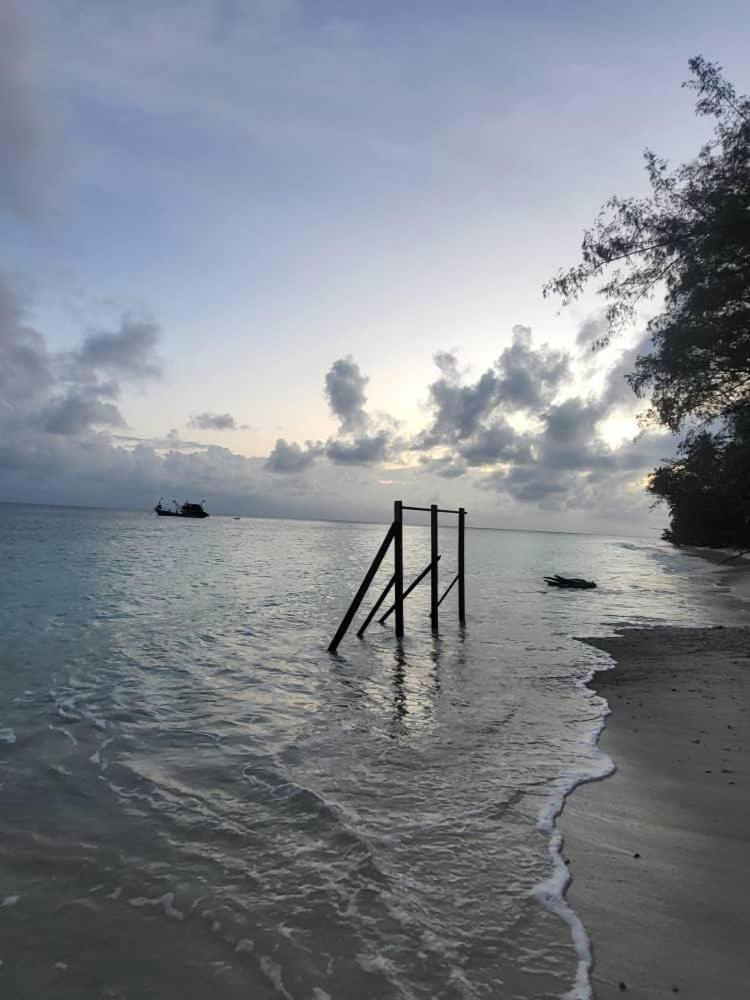 Dewati Roomstay B&B Lang Tengah Island Exterior photo