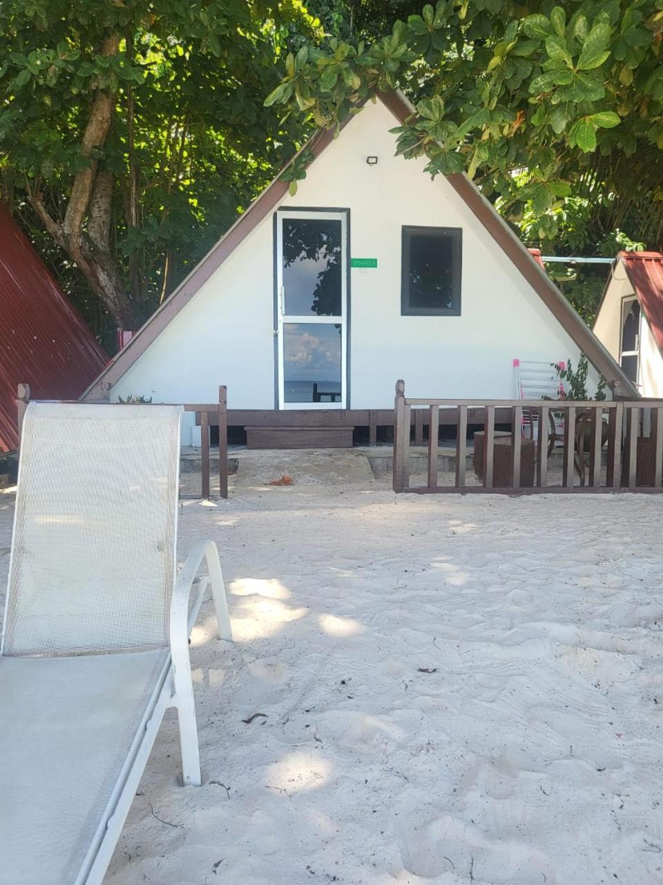 Dewati Roomstay B&B Lang Tengah Island Exterior photo